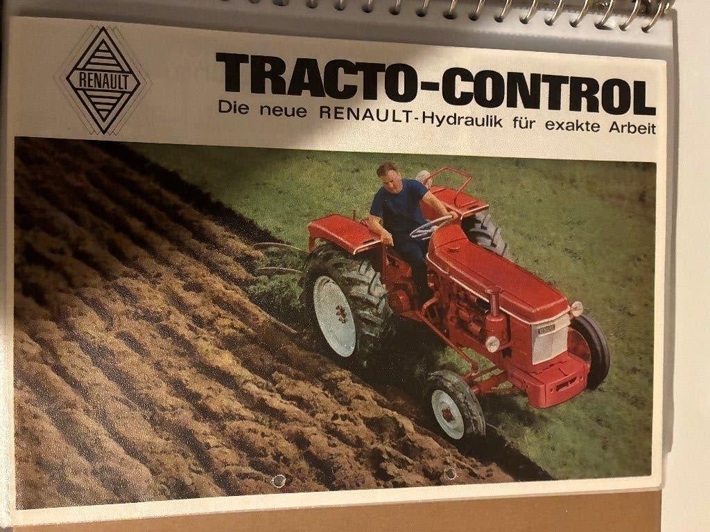 Aantal Renault trekker tractor folder brochure, Boeken, Ophalen of Verzenden, Gelezen