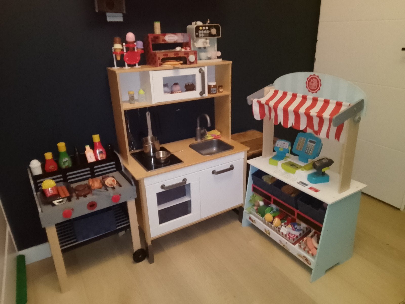 Complete kinderkeuken, marktkraam & BBQ met accessoires, Ophalen, Zo goed als nieuw, Ontdekken, Met geluid
