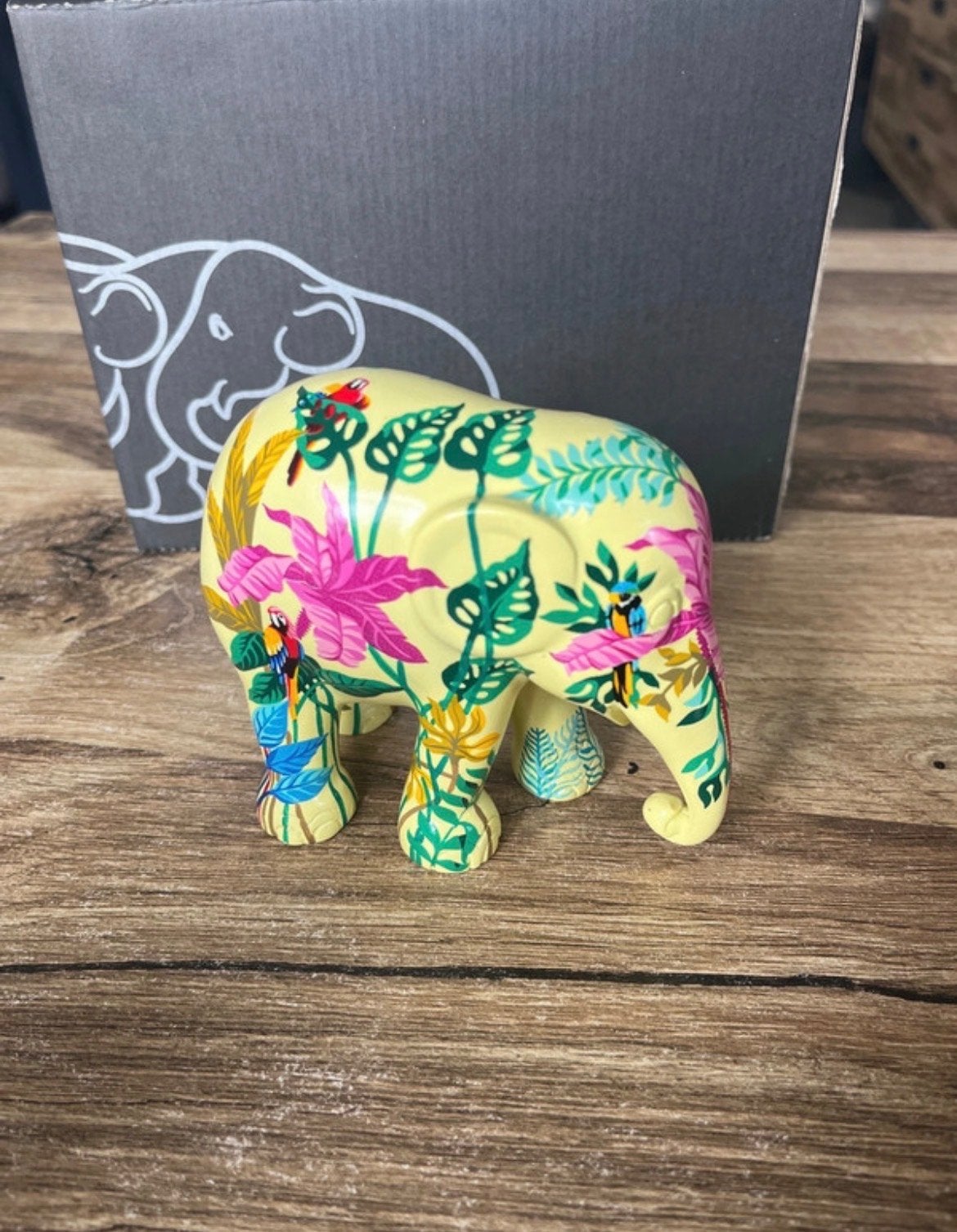 Elephant Parade "Tropical Foliage" 10 cm met doos en certifi, Verzamelen, Beelden en Beeldjes, Ophalen of Verzenden, Zo goed als nieuw