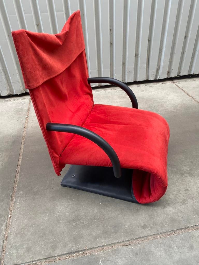 Ligne Roset fauteuil 'Zen' Claude Brisson - Rood Alcantara, Huis en Inrichting, Fauteuils, Ophalen, Zo goed als nieuw, Stof, 75 tot 100 cm