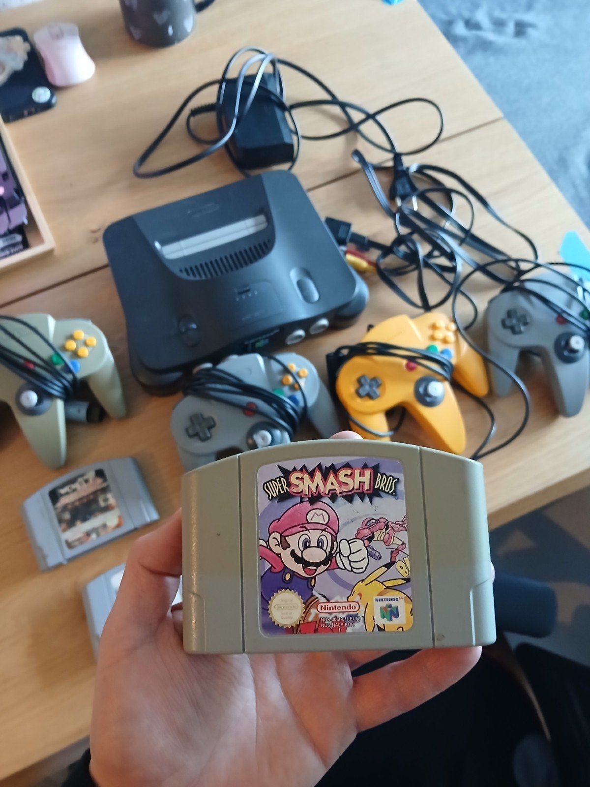 Nintendo 64 Console met 4 controllers en 3 spellen, Gebruikt, Vechten, Eén computer, Ophalen of Verzenden