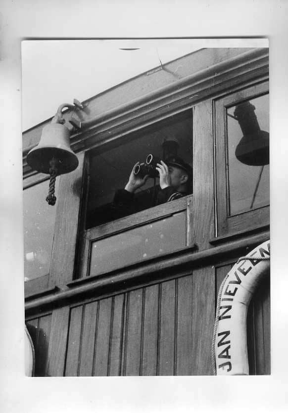 scheepvaart-foto-jan lievens-kapt bouwman-stuurman bijlsma2x, Verzamelen, Ophalen of Verzenden, Zo goed als nieuw, Motorboot, Boek of Tijdschrift