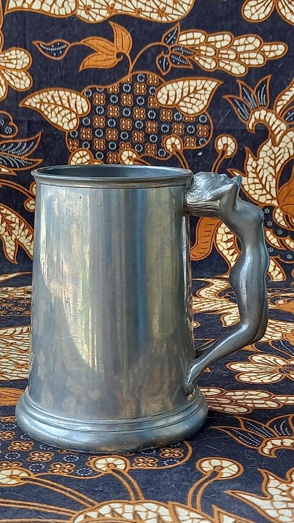 Mooie oude Engelse tinnen beker met een naakte vrouw 13 cm., Antiek en Kunst, Ophalen of Verzenden