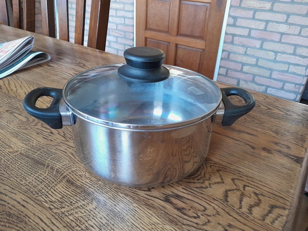 pan pannen voor gasfornuis., Huis en Inrichting, Keuken | Potten en Pannen, Gebruikt, Met deksel, Pannenset, Ophalen of Verzenden