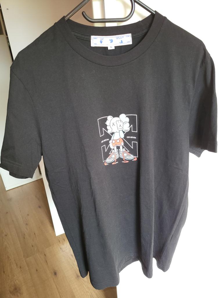 Off-White KAWS T-shirt Zwart - Zo goed als nieuw, Kleding | Heren, Off-White, Zwart, Maat 56/58 (XL), Ophalen of Verzenden