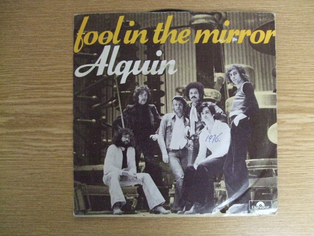 ALQUIN    FOOL IN THE MIRROR / BOOTLEGS BALLET, 7 inch, Ophalen of Verzenden, Zo goed als nieuw, Pop