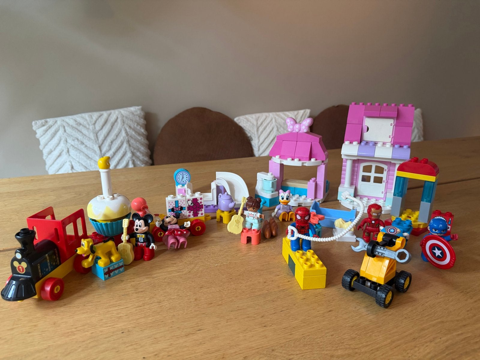 Grote set LEGO Duplo: Disney, Superhelden en meer!, Inclusief minifiguren, Gebruikt, Overige thema's, Ophalen of Verzenden