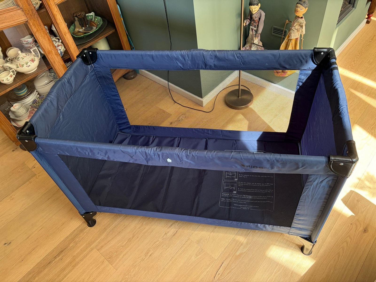 Blauw campingbedje - in Amsterdam of Wageningen af te halen, Kinderen en Baby's, Ophalen, Gebruikt, Reisbedje