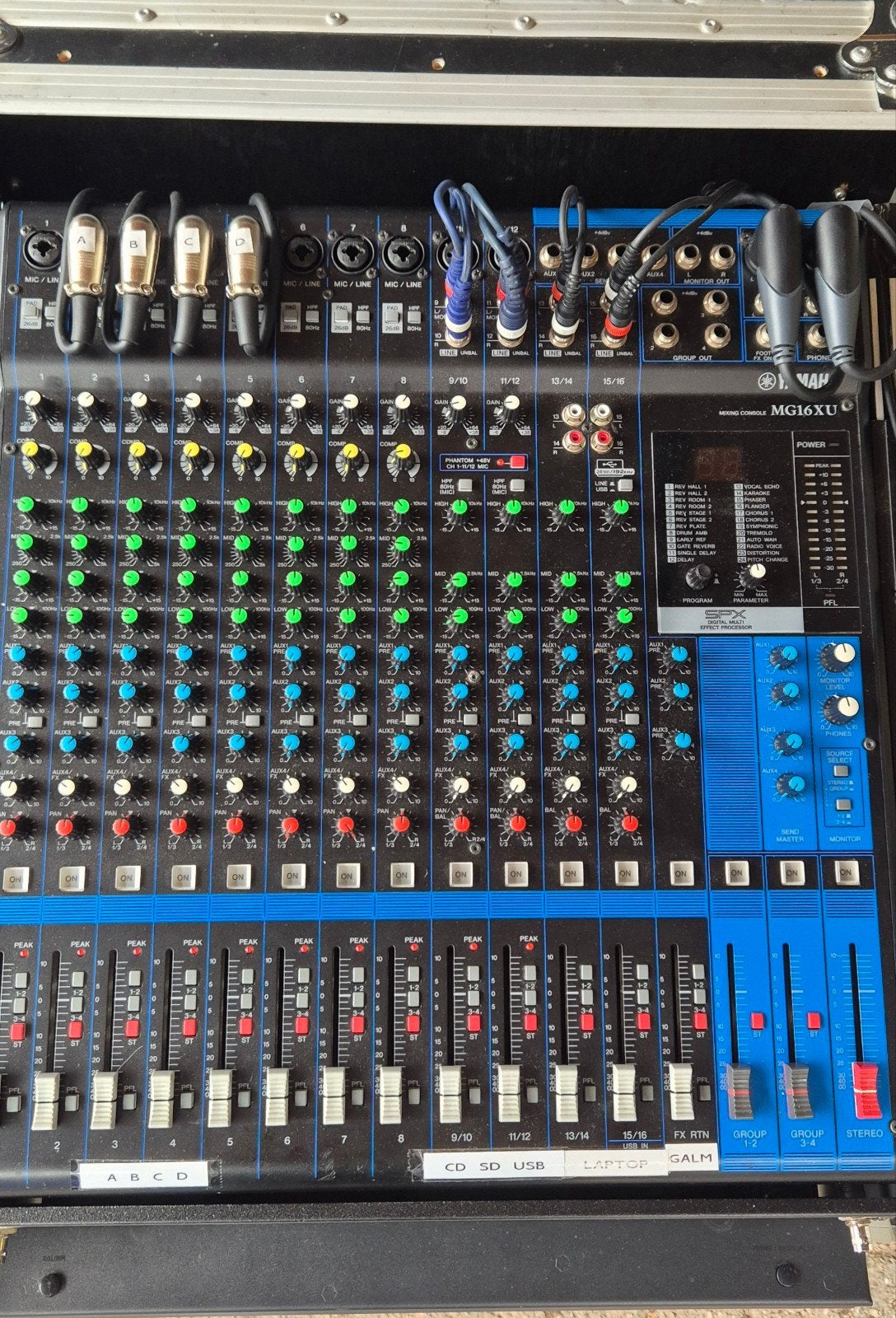 Complete geluidsinstallatie in flightcase, Ophalen, Gebruikt, 10 tot 20 kanalen, Microfooningang