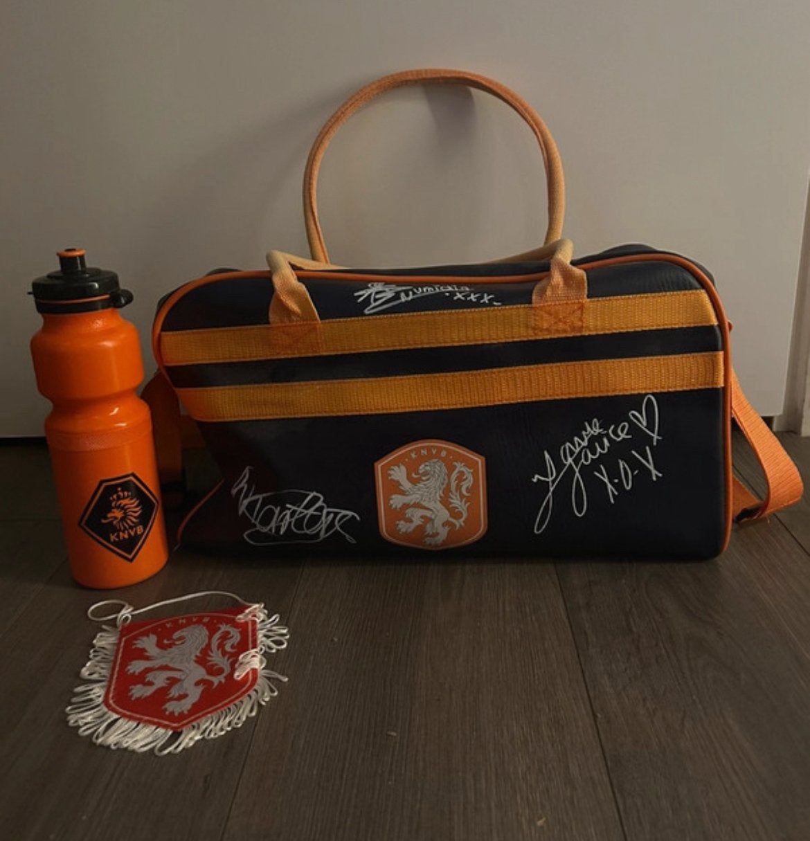 Knvb tas Gesigneerd oranjeleeuwinnen, Ophalen of Verzenden, Zo goed als nieuw, Overige binnenlandse clubs