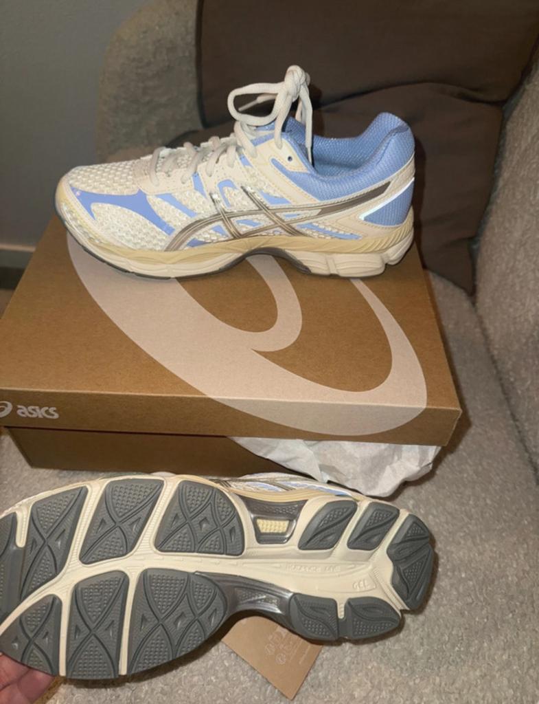 Nieuwe Asics Gel-Cumulus 16 - Ivory/Pure Silver, Ophalen of Verzenden, Nieuw, Overige kleuren, Sneakers of Gympen