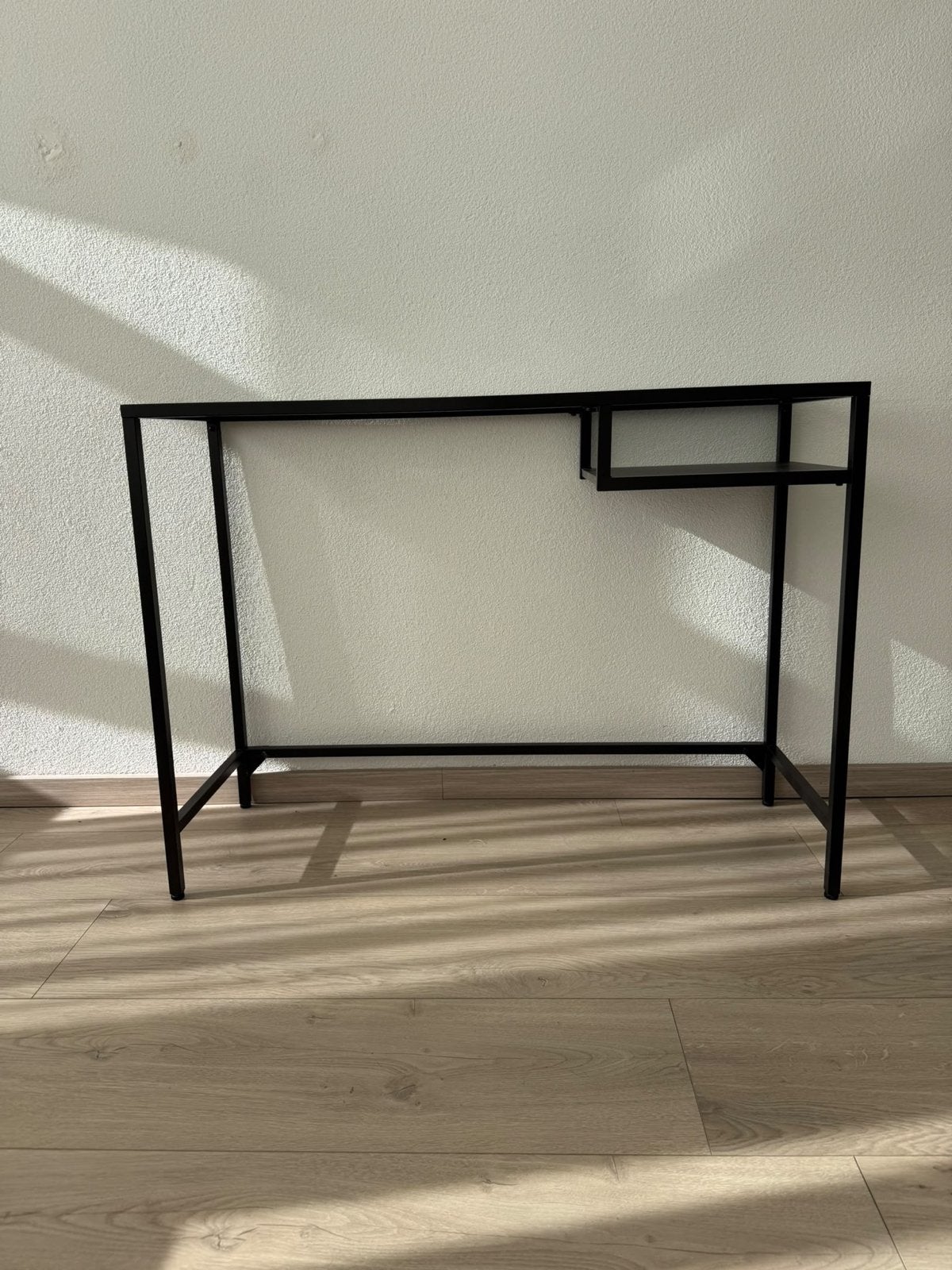Zwarte metalen laptop tafel/side table, Ophalen, 100 tot 150 cm, Zo goed als nieuw, Metaal