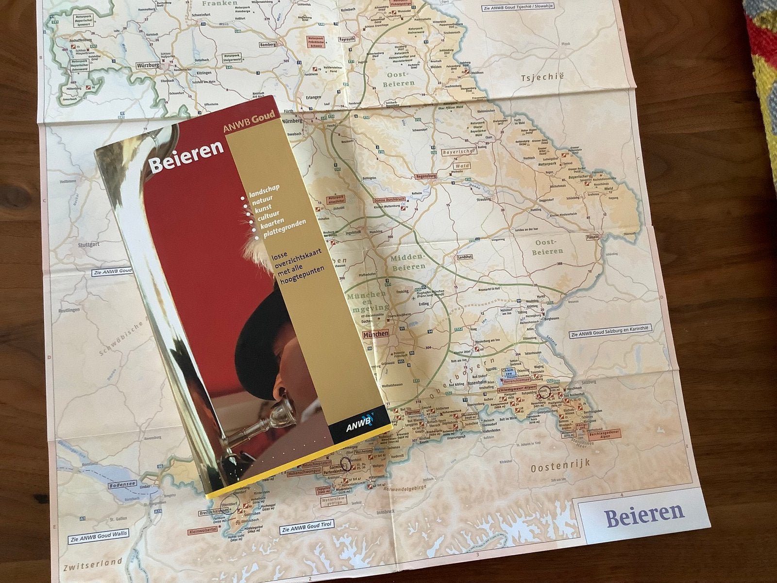 Beieren Duitsland 360pg ANWB GOUD reisgids + kaart, Europa, Ophalen of Verzenden, Zo goed als nieuw, Reisgids of -boek