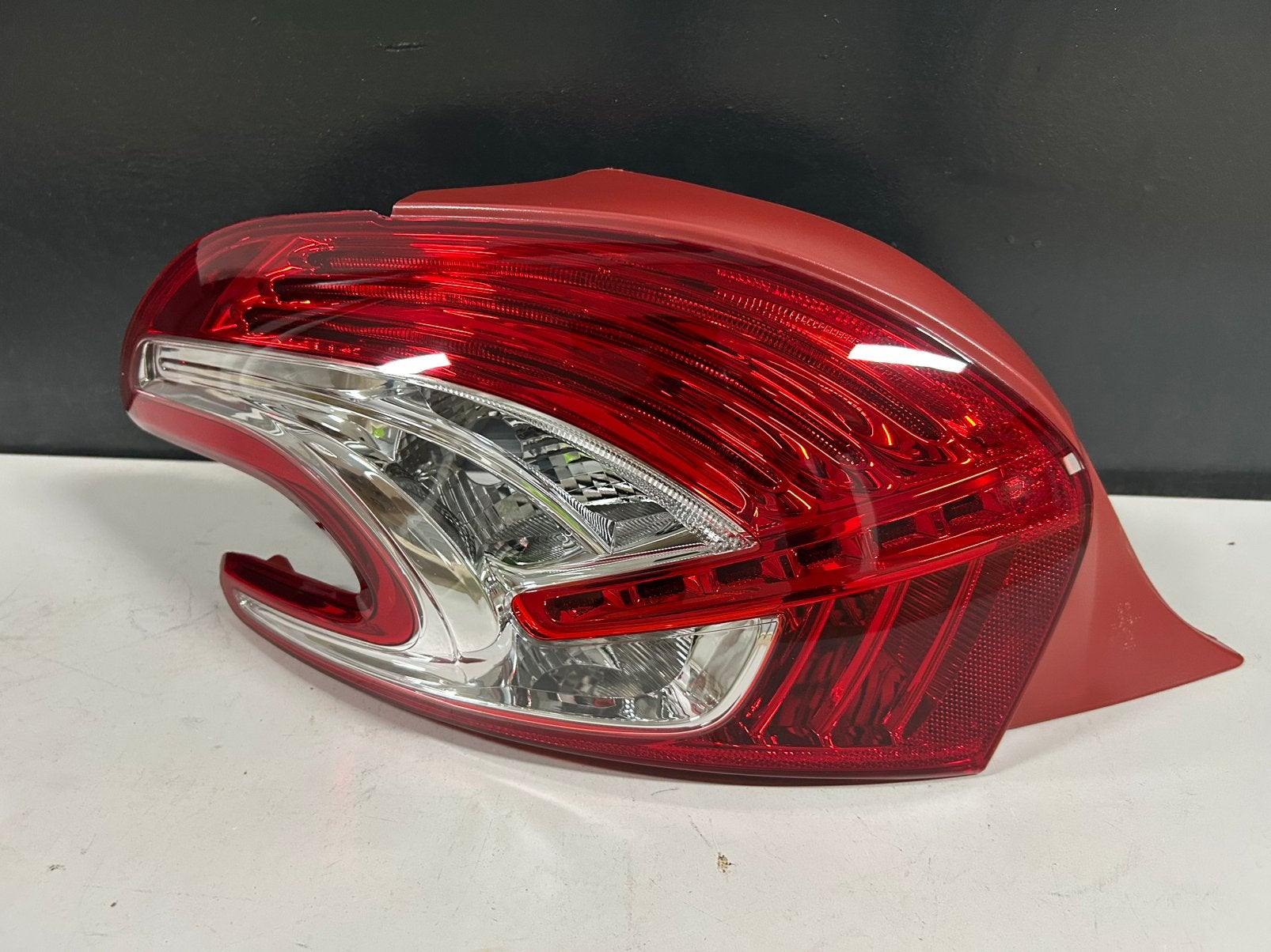 Achterlicht Peugeot 208 links LED, Ophalen of Verzenden