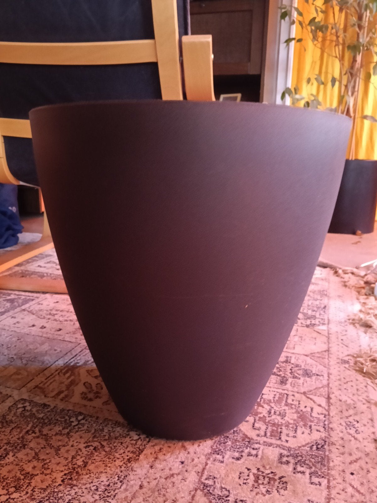 Stijlvolle grijze bloempot, Kunststof, Zo goed als nieuw, 40 tot 70 cm, Ophalen