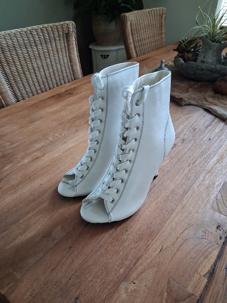 Witte enkellaarsjes, Ophalen, Wit, Lage of Enkellaarzen, Nieuw