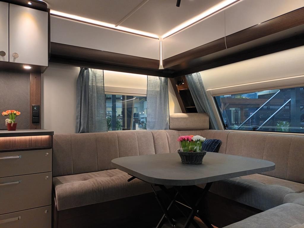 Polar Black Edition 590 FWA, Caravans en Kamperen, Caravans, Rondzit, Bedrijf, Overige typen, 6 tot 7 meter