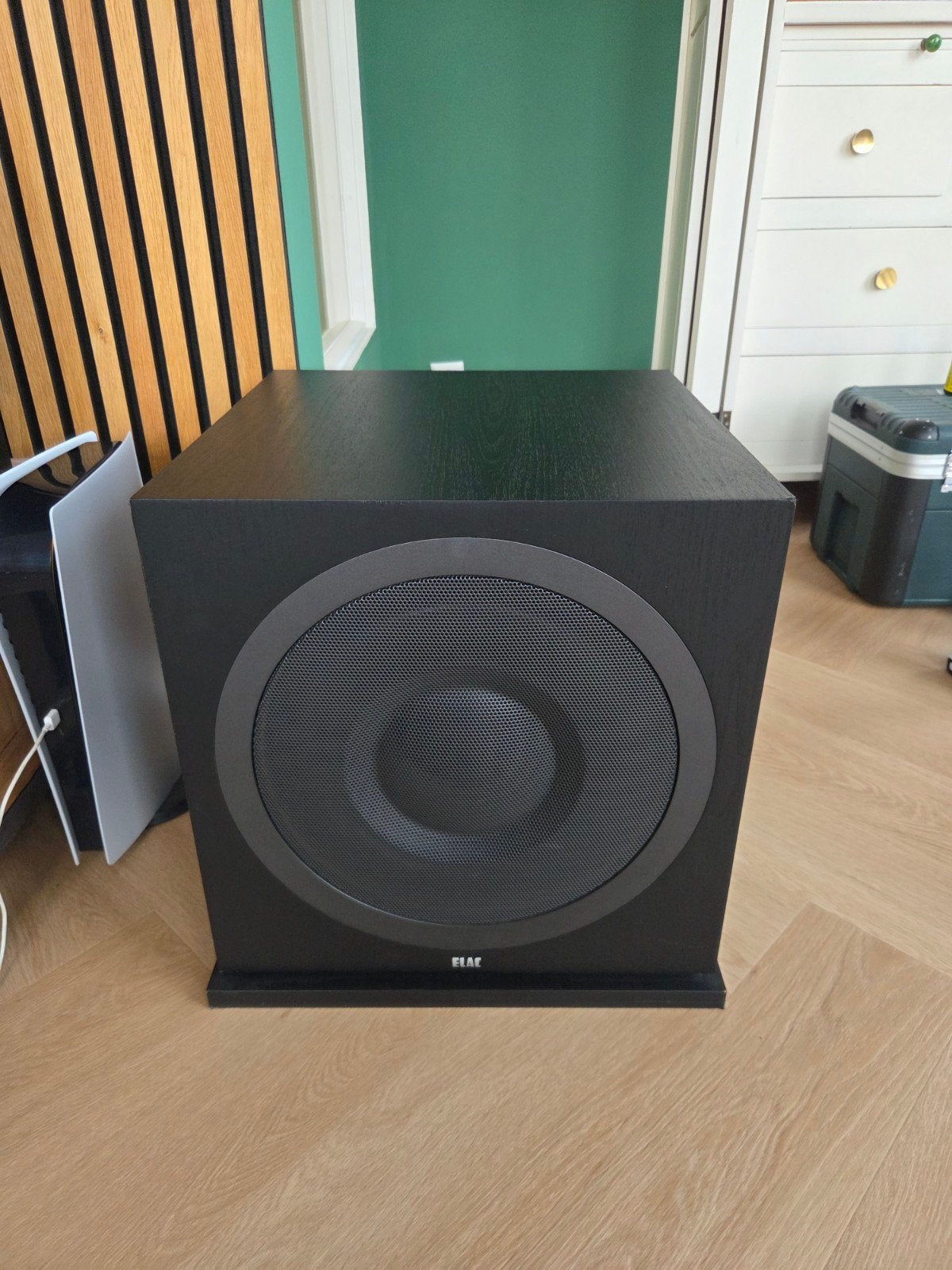 ELAC SUB3030 Subwoofer - Zwart, Gebruikt, Subwoofer, Ophalen, 150 watt of meer