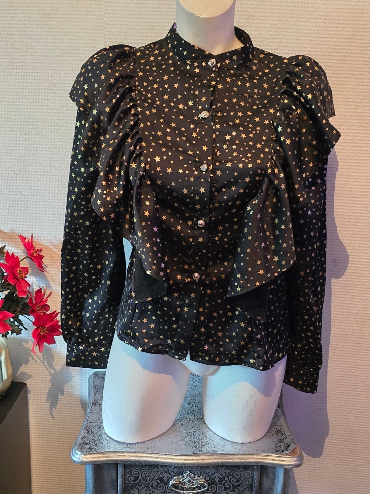 Shein Zwarte Blouse met Gouden Sterren en Ruches, Maat S, Kleding | Dames, Blouses en Tunieken, Zo goed als nieuw, Maat 36 (S)