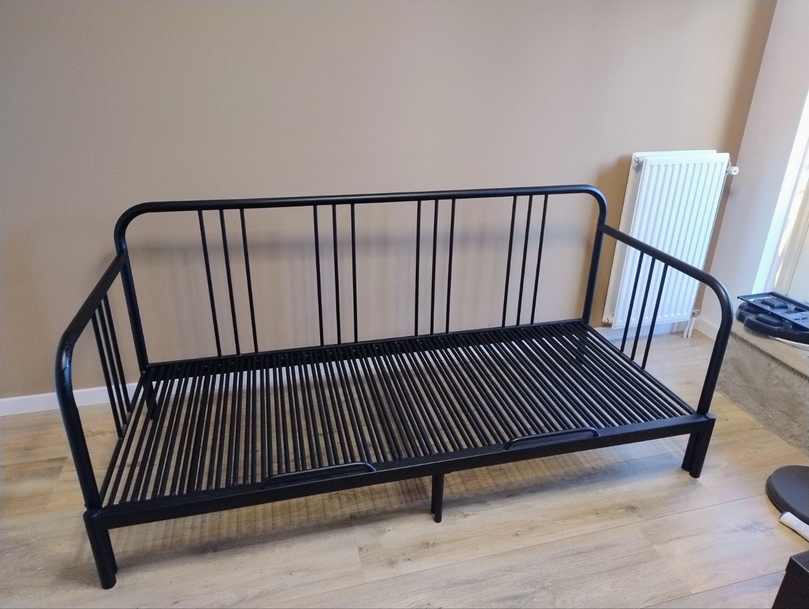 Fyresdal zwart metalen bedframe  / slaapbank (uitschuifbaar), Ophalen, Verstelbaar, Zwart, Tweepersoons