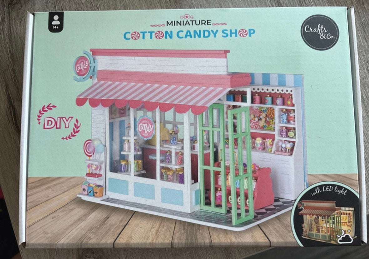 Miniatuur huisje met LED verlichting, Hobby en Vrije tijd, Ophalen, Nieuw, 1:50 tot 1:144