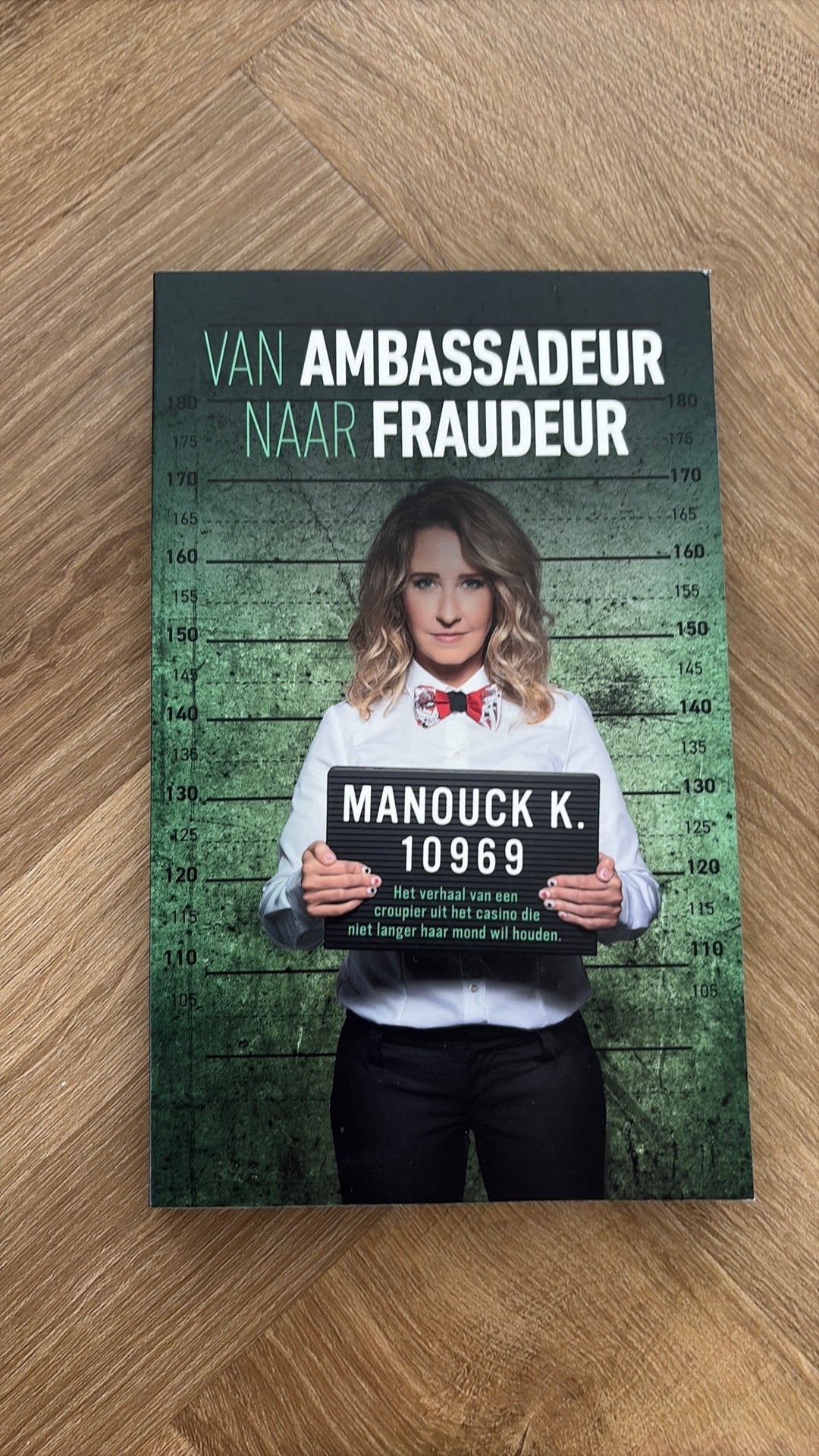 Van ambassadeur tot fraudeur, Manouk Kakernaat, Ophalen of Verzenden, Zo goed als nieuw