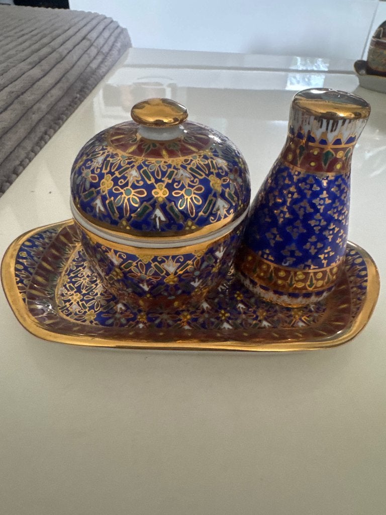 Thais Benjarong-porselein., Ophalen