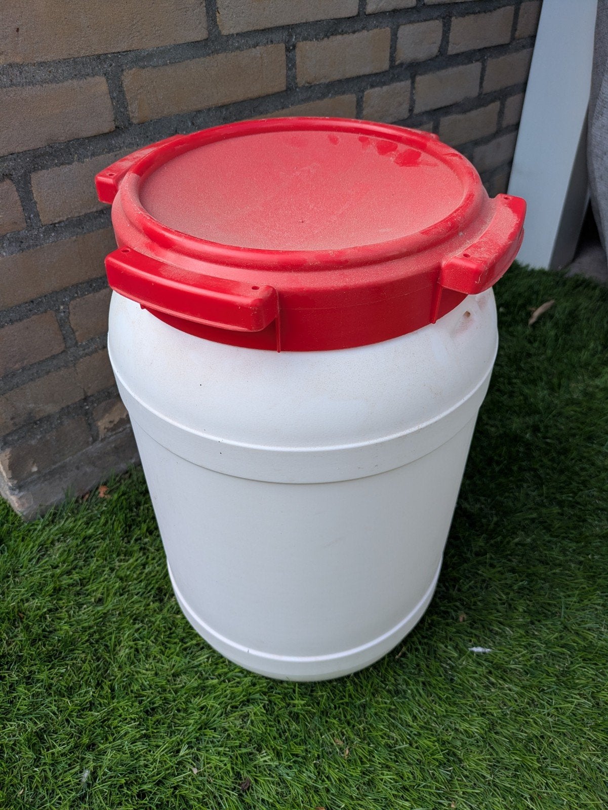 Curtec vat / voerton met schroefdeksel, Ophalen, Gebruikt, Bak of Kist