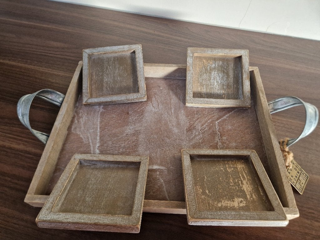 houten dienblad met metalen grepen , 30 x 23,5 cm, Serveerplank, Ophalen of Verzenden, Zo goed als nieuw, Met handvatten