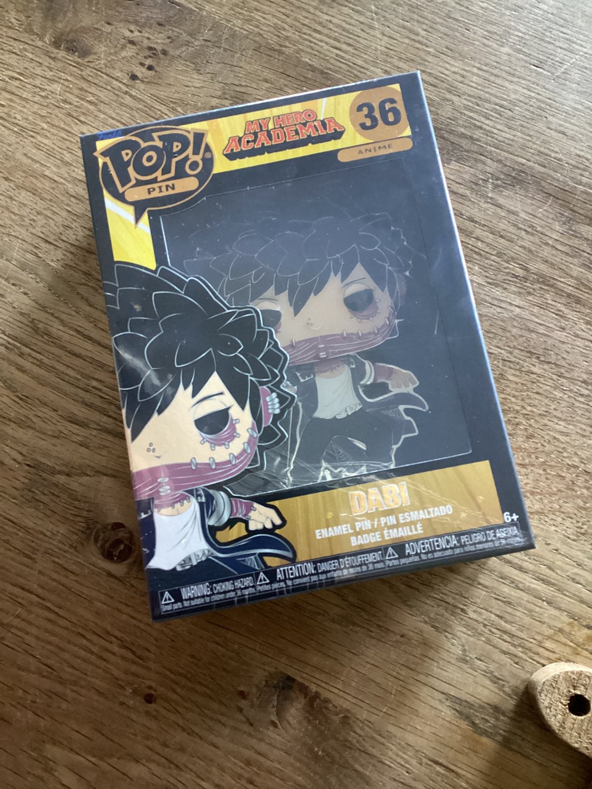 Pin pop pin Dabi, Ophalen of Verzenden, Zo goed als nieuw, Figuurtje, Speldje of Pin