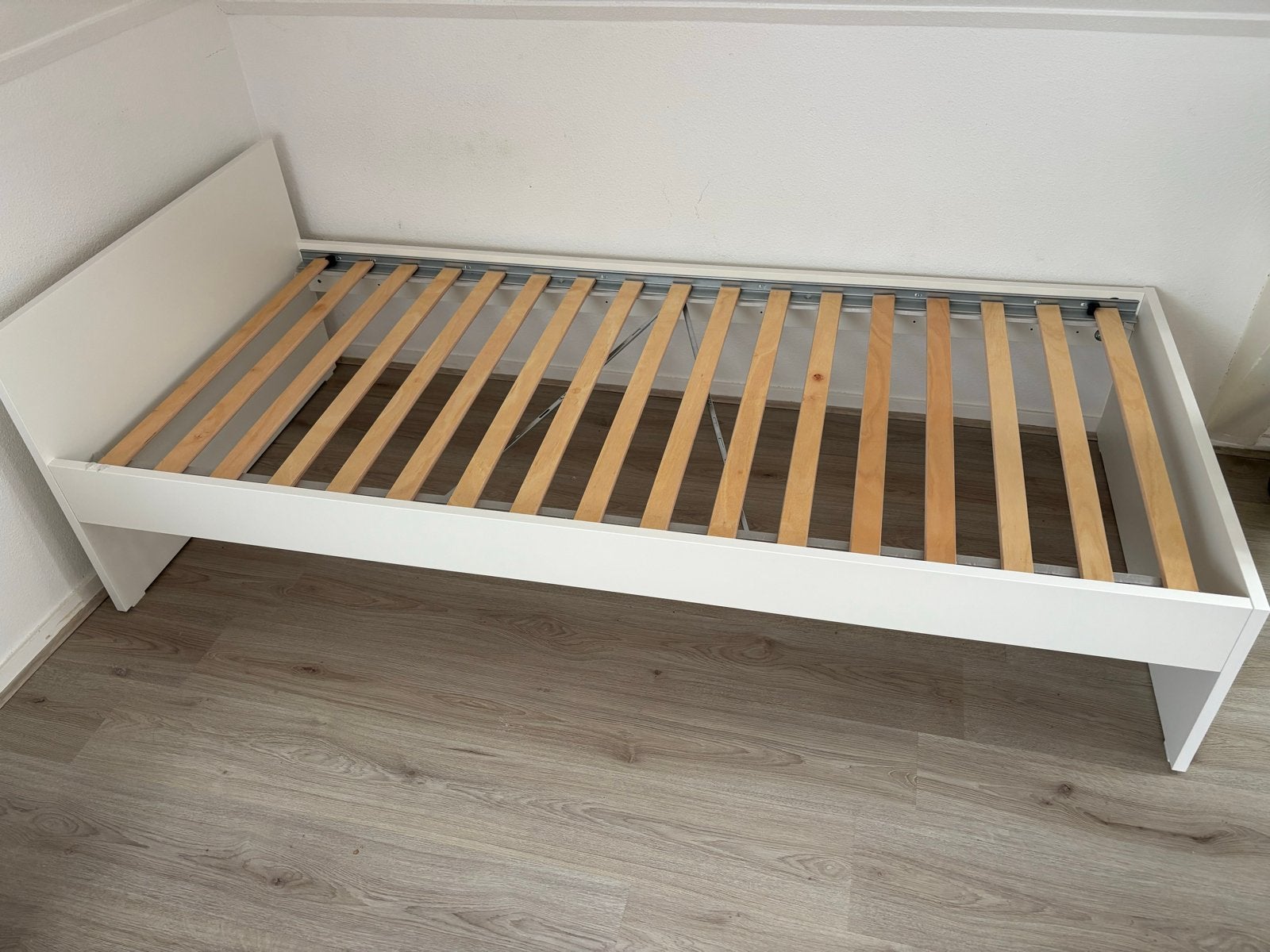 IKEA VIHALS bedframe LUROY lattenbodem, Huis en Inrichting, Slaapkamer | Bedden, Ophalen, 90 cm, Eenpersoons, Wit