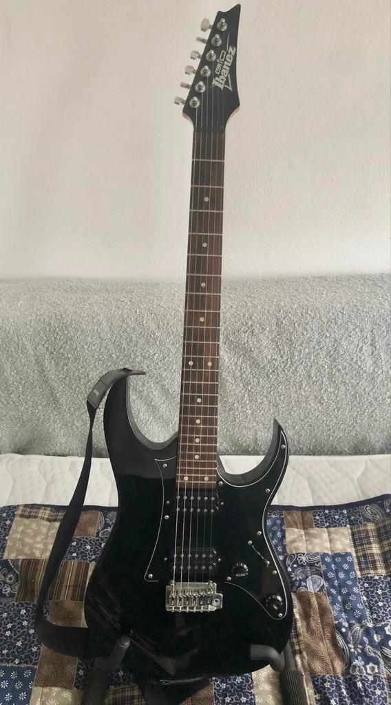 Ibanez Gio elektrische gitaar zwart met accessoires, Muziek en Instrumenten, Snaarinstrumenten | Gitaren | Elektrisch, Ophalen