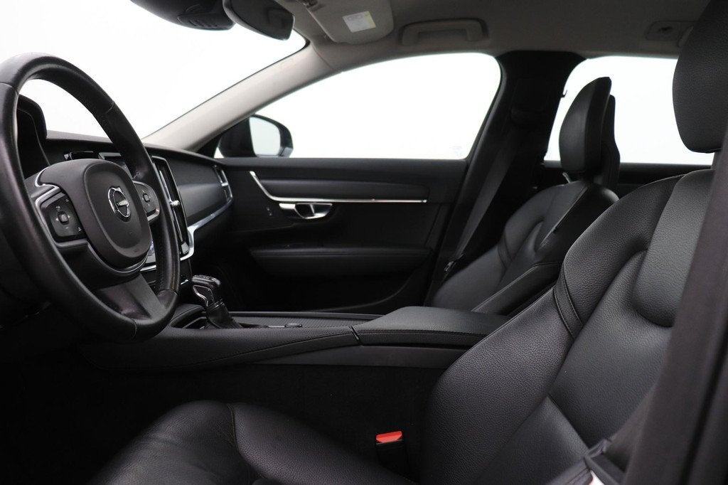 Volvo V90 2.0 T4 Momentum | ACC | Trekhaak | Camera | BLIS |, Auto's, Volvo, Euro 6, 1969 cc, 93 €/maand, Geïmporteerd