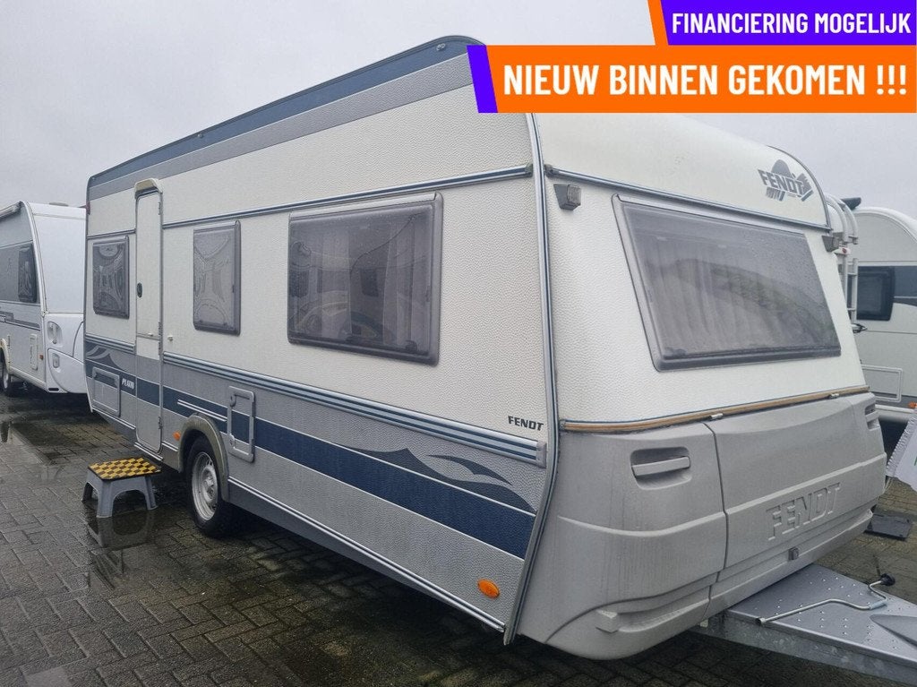 FENDT PLATIN 530 ENKELE BEDDEN + VOORTENT +LUIFEL +MAGNETRON, Caravans en Kamperen, Caravans, Rondzit, 7 tot 8 meter, Bedrijf