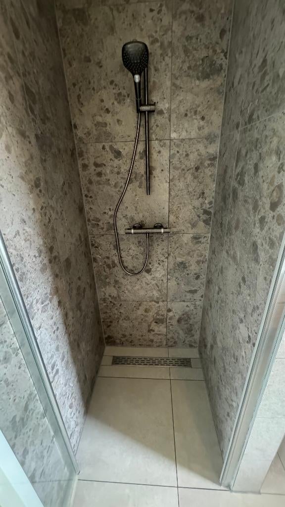 Foto 19 van Badkamerrenovatie 4600€Toiletrenovatie 2300€