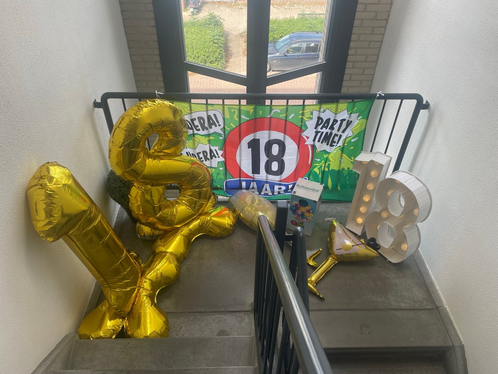 Vandaag ophalen! Verjaardag / Feest pakket 18e verjaardag