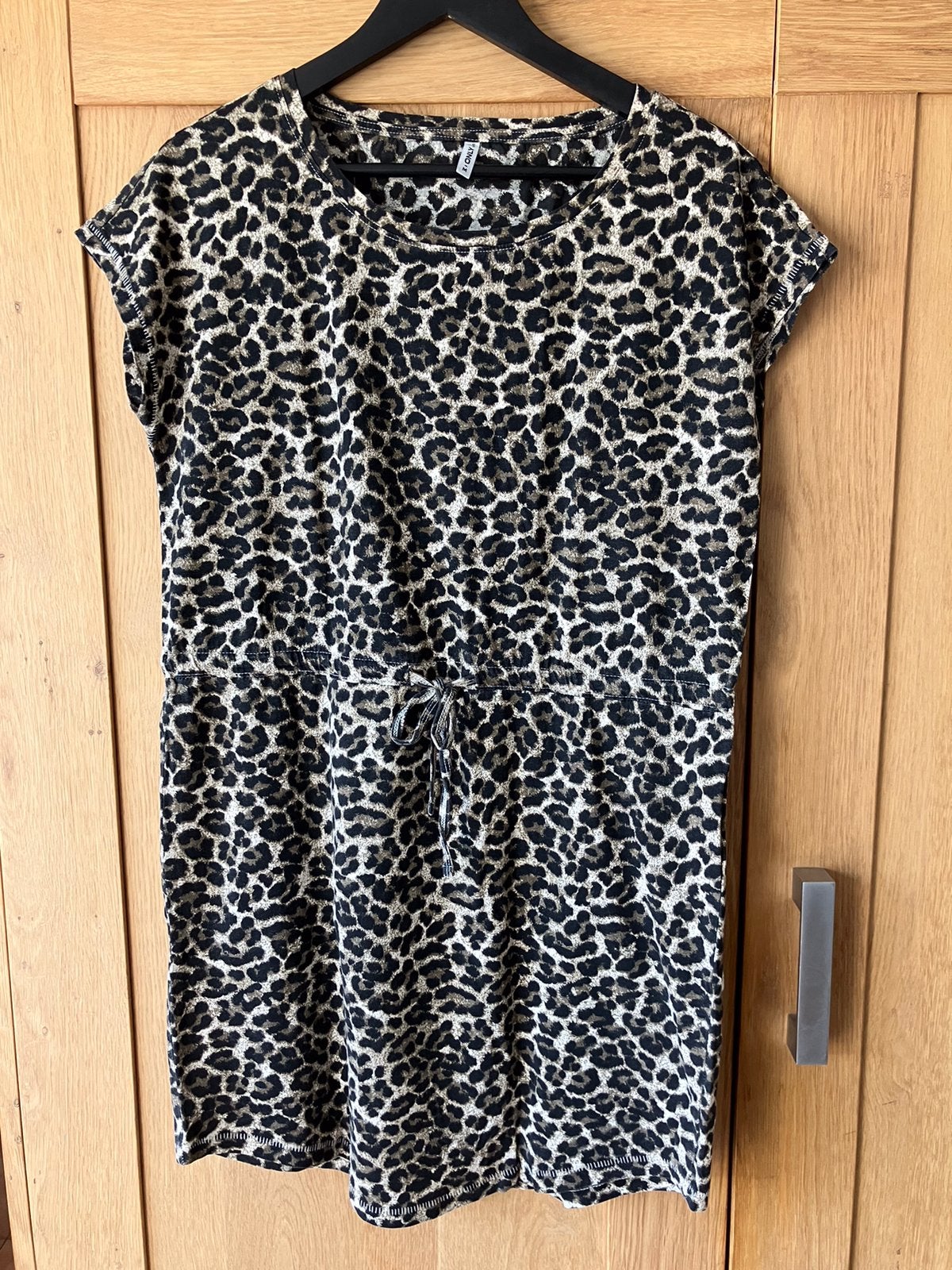 Nieuw =tijgerprint zomerjurk mouwloos =Only/M, Kleding | Dames, Maat 38/40 (M), Bruin, Nieuw, Ophalen of Verzenden
