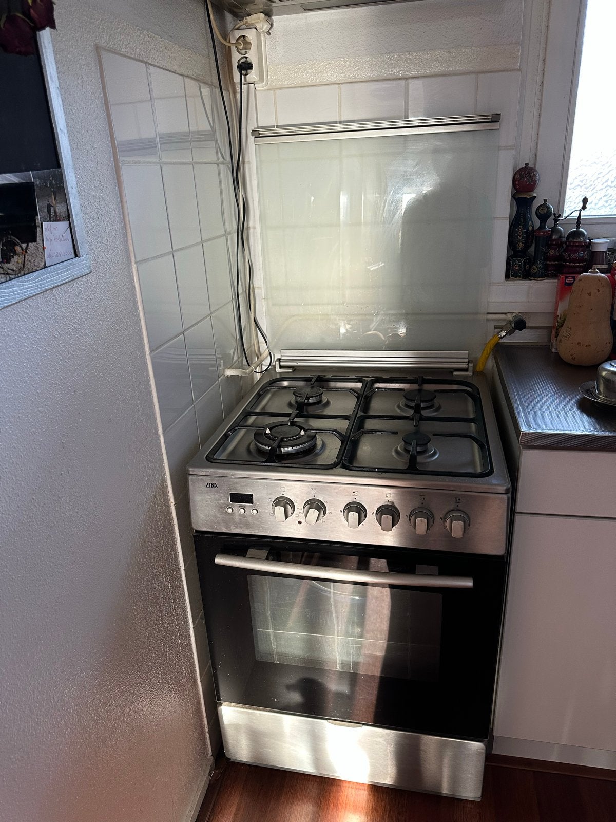 Etna gasfornuis met afzuigkap - gasstel werkt, oven niet, Gebruikt, Gas, Vrijstaand, 4 kookzones