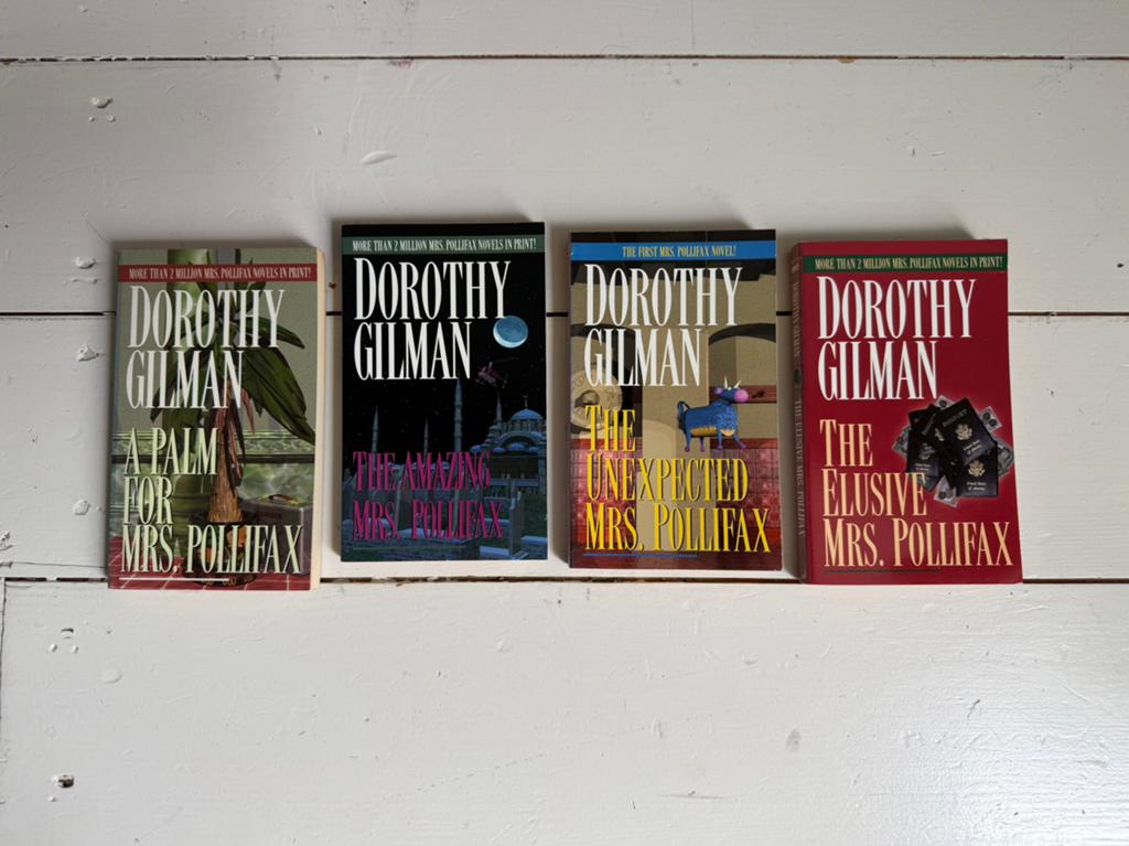 4 Engelse pockets Dorothy Gilman - Mrs. Pollifax serie, Boeken, Ophalen of Verzenden, Gelezen