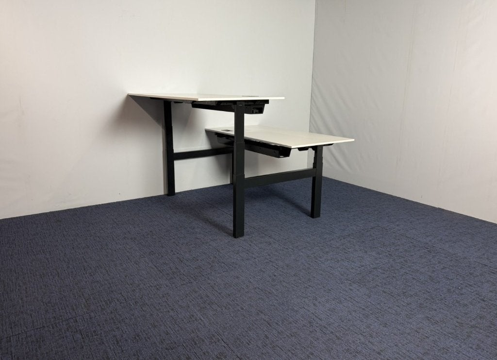 Foto 2 van 2 x Bench zit/sta bureau Ahrend Balance, 160 x 170 cm.