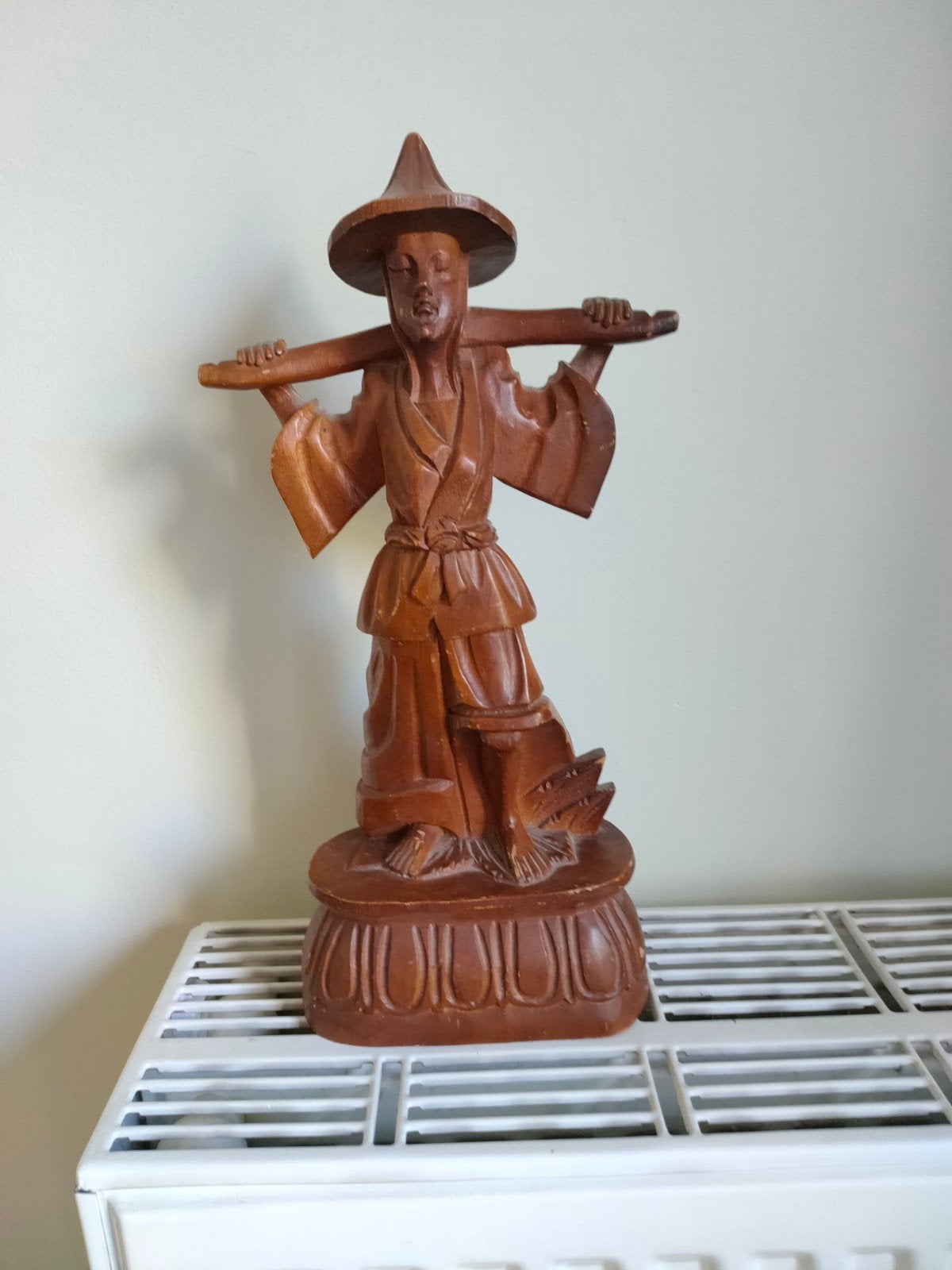 Aziatische waterdrager beeld - Houtsnijwerk, Ophalen of Verzenden, Gebruikt, Mens