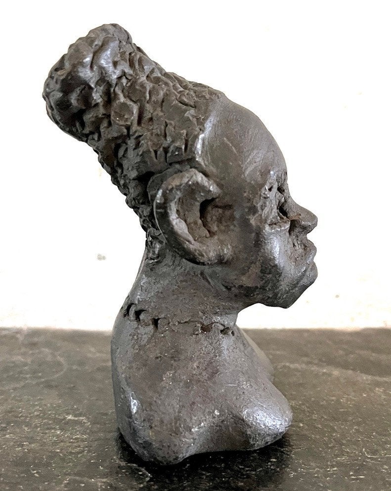 Afrikaans geboetseerd beeldje Vrouw, Antiek en Kunst, Ophalen of Verzenden