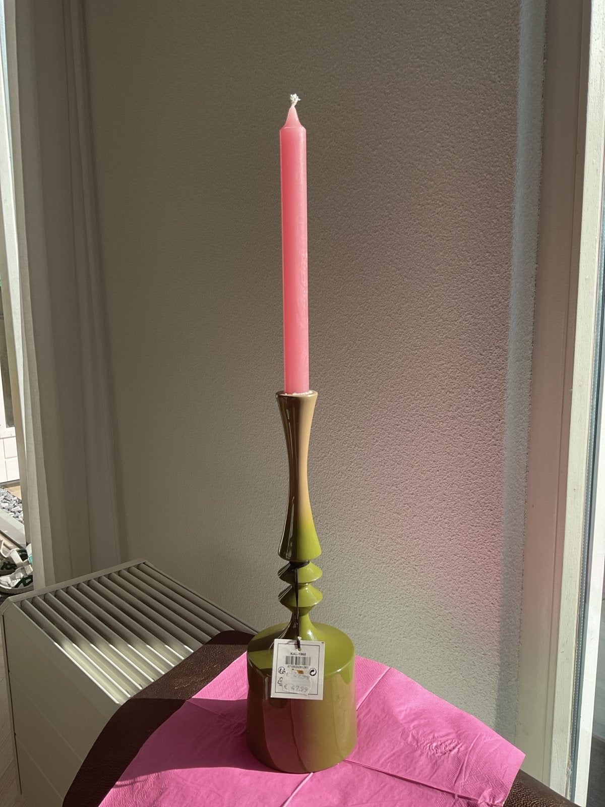 Groene kandelaar met roze kaars - Nieuw met kleine spoortjes, Overige materialen, Overige merken, Ophalen of Verzenden, Zo goed als nieuw