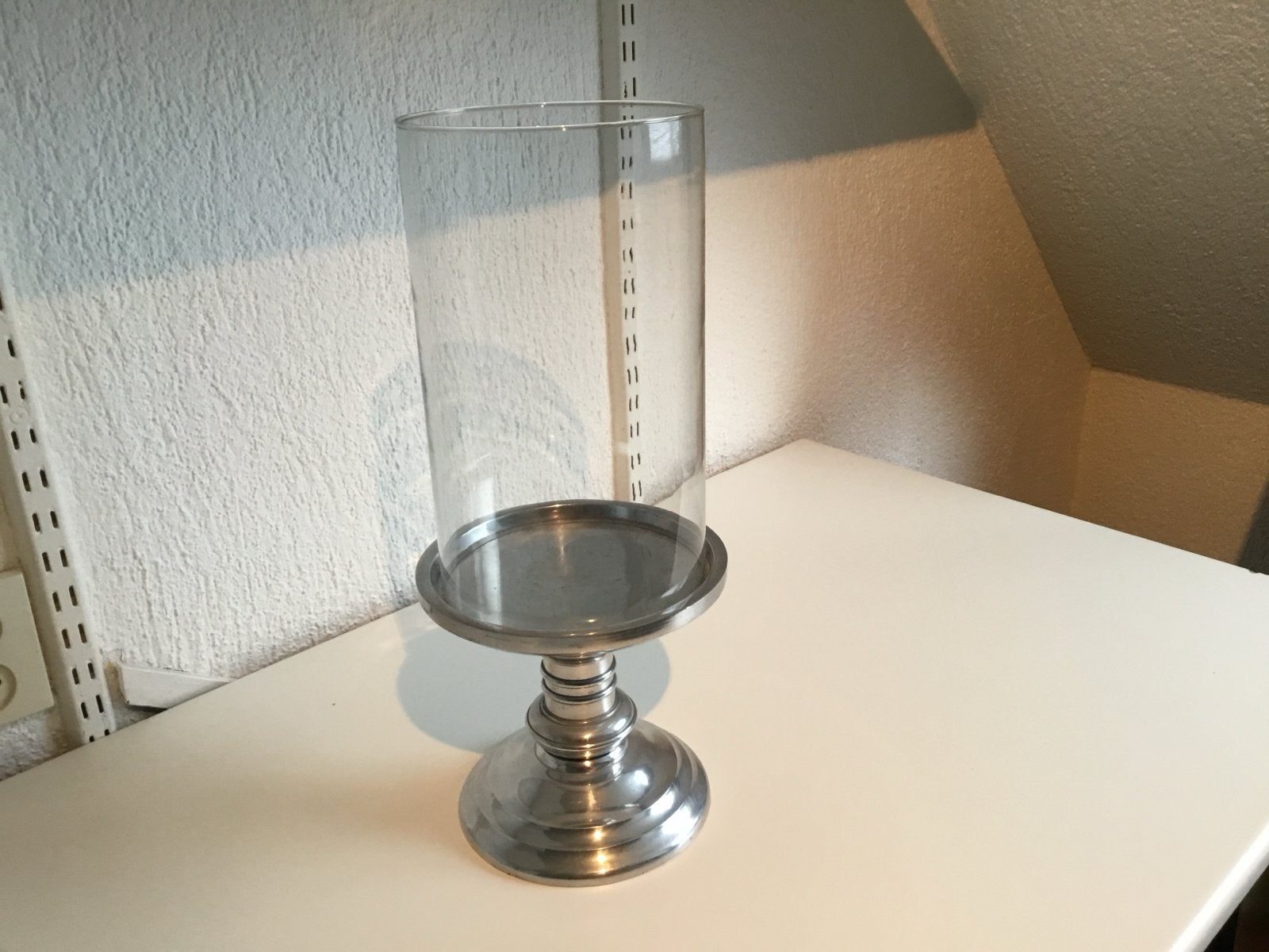 Stijlvolle metalen kandelaar met glazen windlicht, Ophalen, Gebruikt, Metaal, Kandelaar
