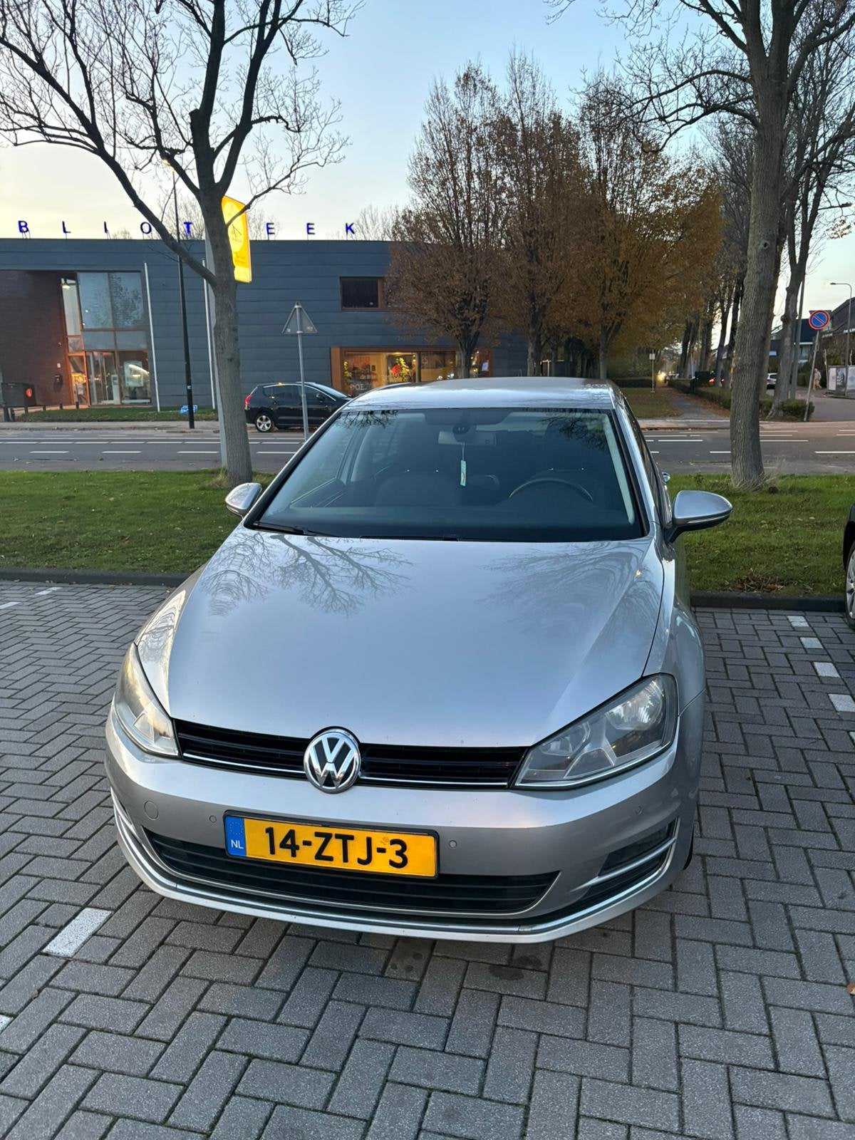 Volkswagen Golf 1.2 TSI 77KW 5D DSG 2013 Grijs, Auto's, 4 cilinders, 620 kg, 49 €/maand, Origineel Nederlands