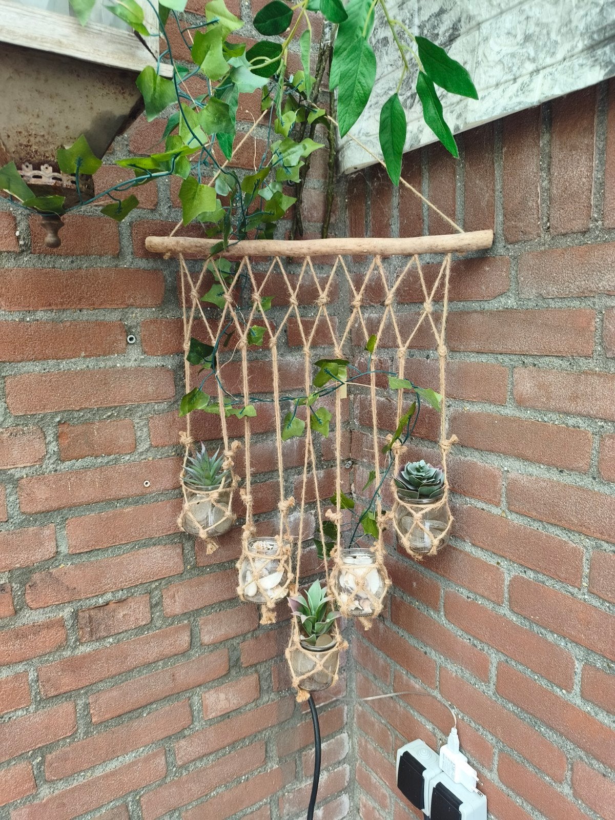 Macramé plantenhanger met glazen potjes en plantjes, Gebruikt, Beige, Boho, Ophalen of Verzenden