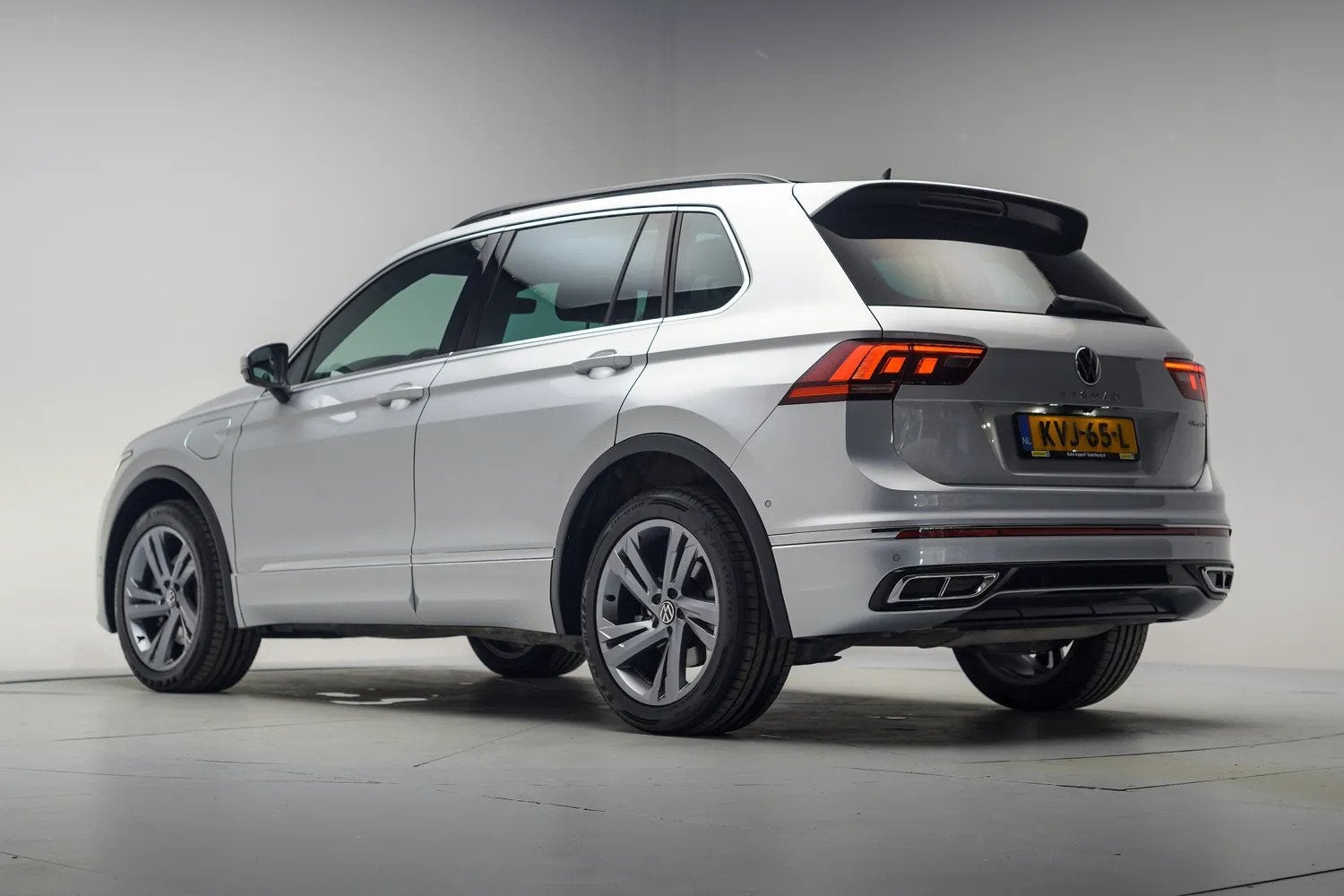 Volkswagen Tiguan 1.4 eHybrid 245pk R-Line Aut. [ Panoramada, Auto's, Automaat, 1716 kg, 4 cilinders, Hybride Elektrisch/Benzine