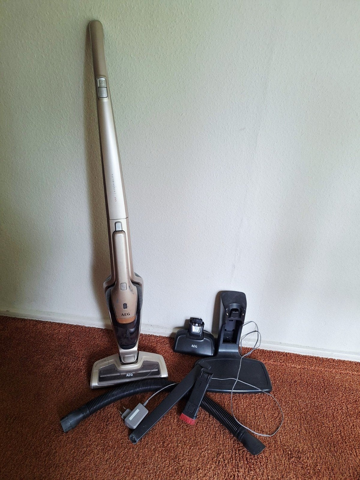 AEG steelstofzuiger met accessoires, Witgoed en Apparatuur, Ophalen, Steelstofzuiger, AEG