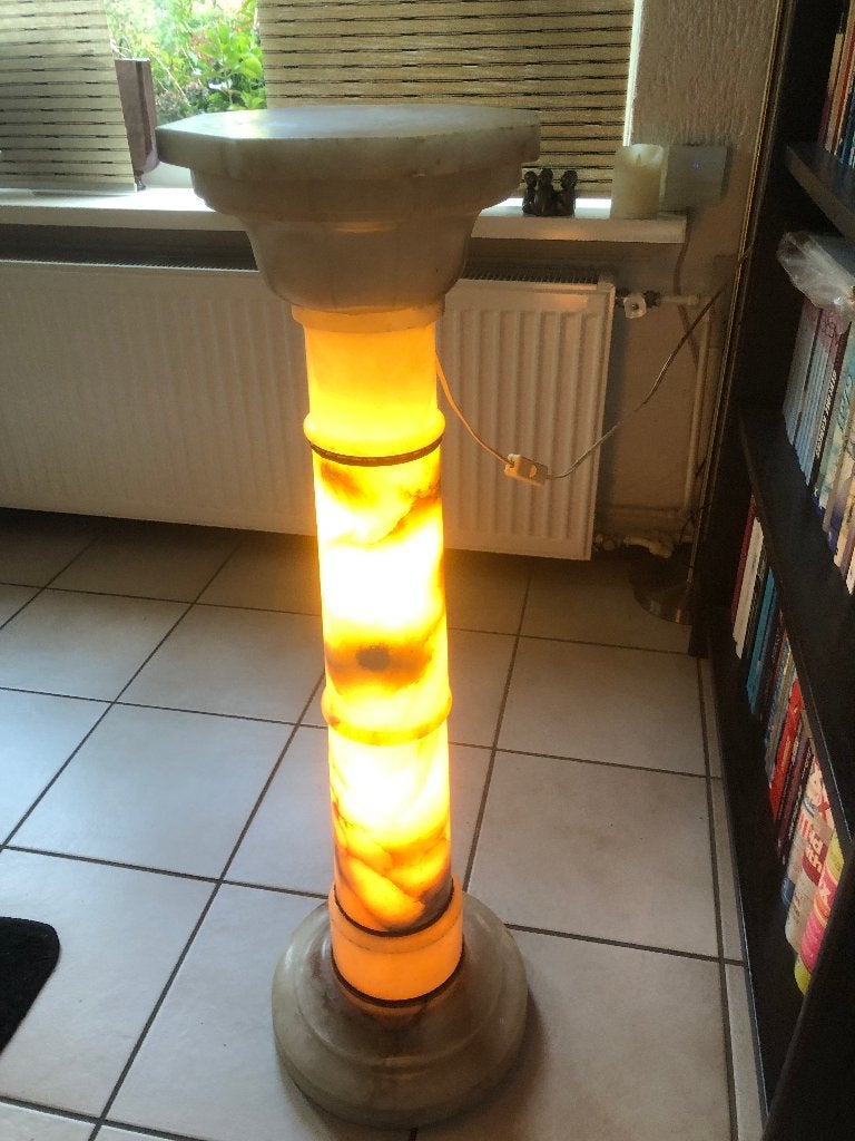 Marmeren zuil, pilaar, pedestal, kolom met verlichting., Ophalen