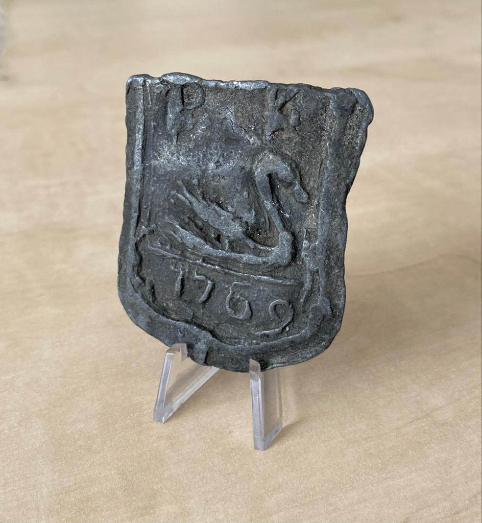 18e eeuw dakdekkerslood trotseerlood 1769 bodemvondst zwaan, Ophalen of Verzenden